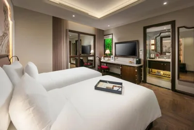 Deluxe tweepersoonskamer of kamer met 2 bedden – binnenraam — Heritage Ham Long Hotel and Spa
